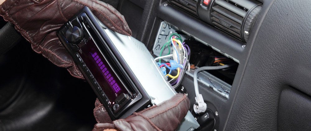 Come-manutenere-un-autoradio